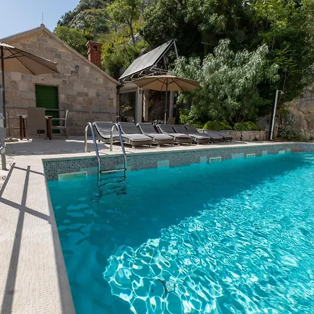 Homes Baucic أوميس